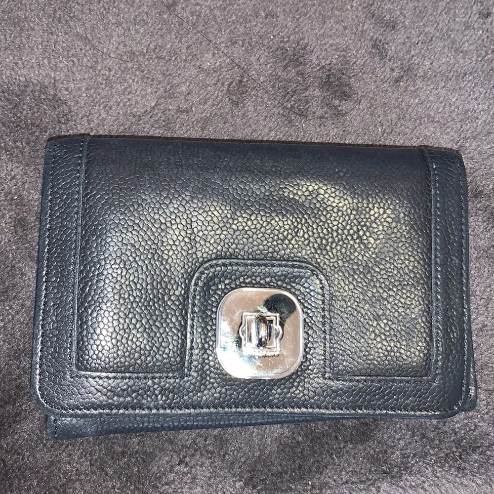Longchamp black leather folding wallet‎